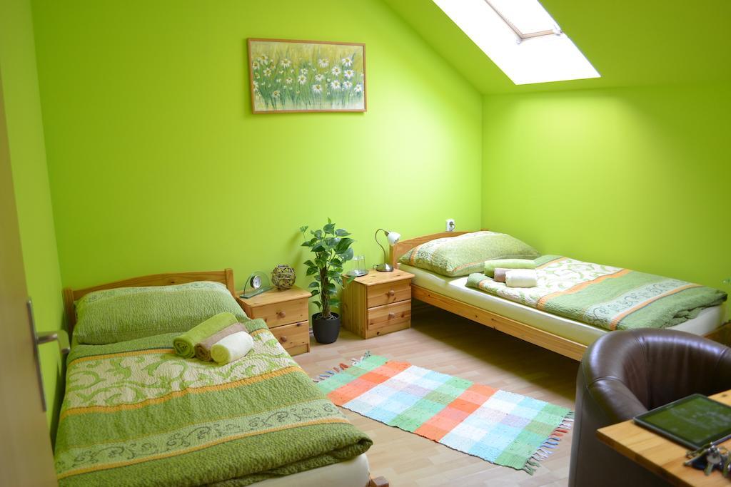 ホテル Byron Zlaté Moravce 部屋 写真